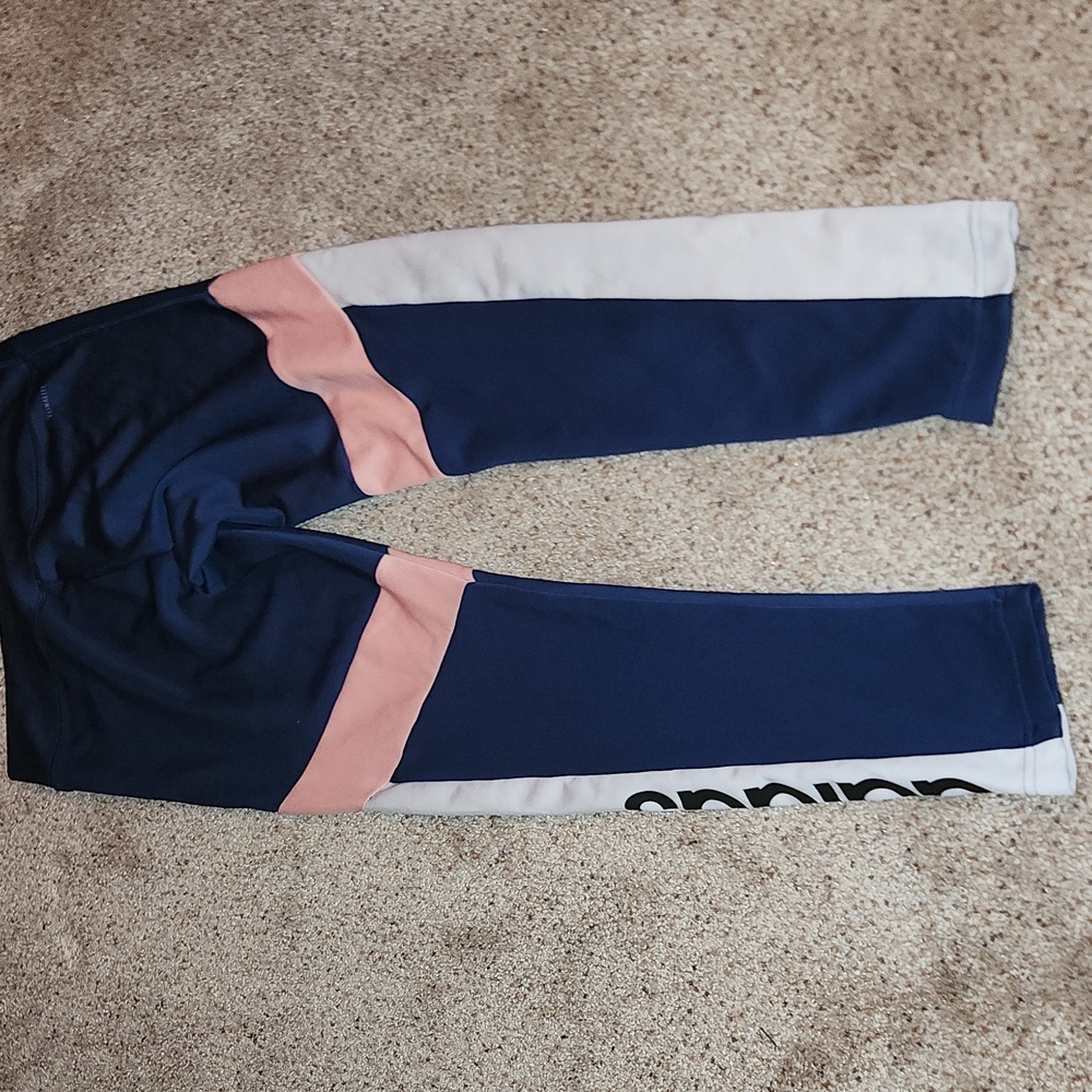 Adidas Women's Size Medium - Picture 3 of 3
